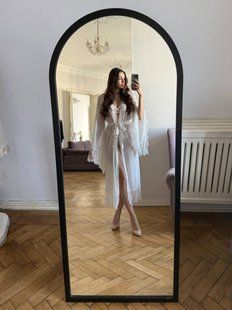 Довгий білий халат з мереживом на рукавах 15860 фото